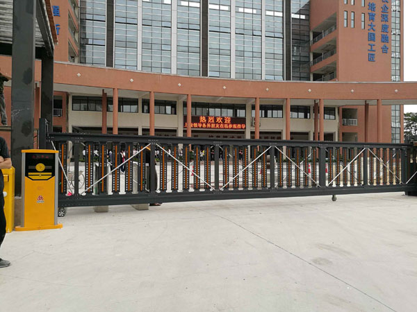 熱烈祝賀自貢出安智能直線平移門進駐自貢市育才小學校