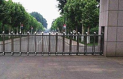 綠城留香園選用麗水出安智能為伸縮門供貨商