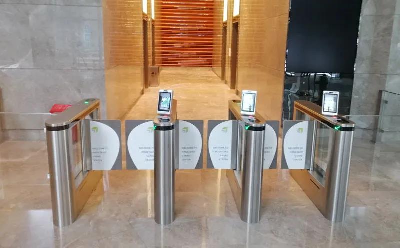 上海虹橋中心大廈通道閘工程案例 - 中出網-智能出入口與停車充電門戶