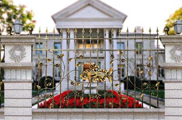 慶陽(yáng)正洋?鳳凰大境圍墻護(hù)欄案例 - 中出網(wǎng)-智能出入口與停車(chē)充電門(mén)戶(hù)