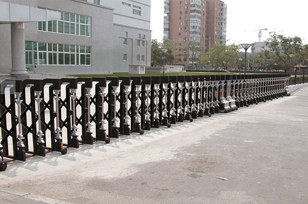 蘇州市第二炮兵學(xué)院伸縮門案例 - 中出網(wǎng)-智能出入口與停車充電門戶