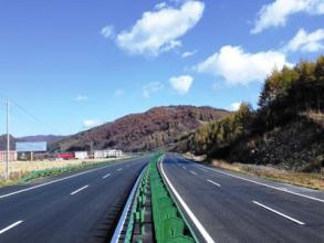 慶賀鶴崗出安智能道路護欄進駐黑龍江省鶴大高速公路