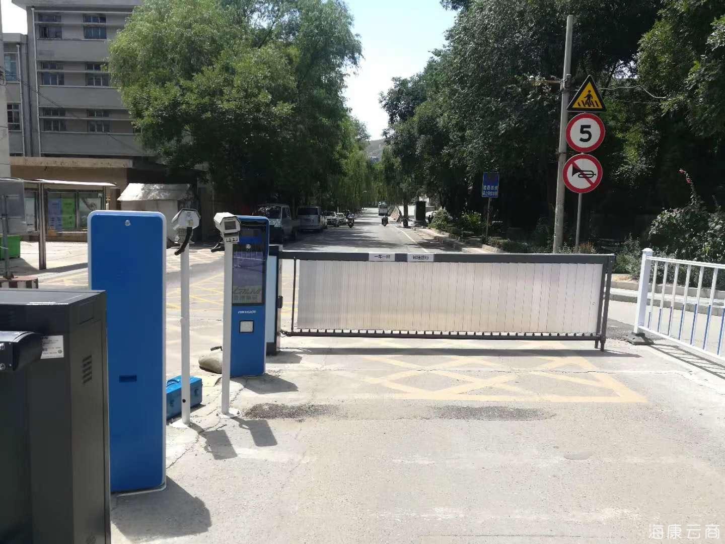 嶗山工地電動(dòng)伸縮門(mén)黃島不銹鋼伸縮電動(dòng)門(mén)遙控開(kāi)關(guān)電動(dòng)伸縮門(mén)通道