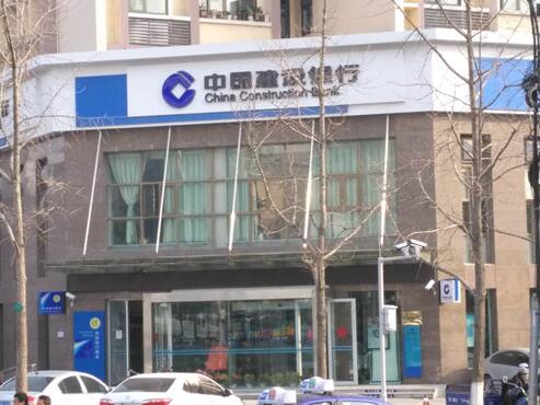 建設銀行自動門案例 - 中出網-智能出入口與停車充電門戶