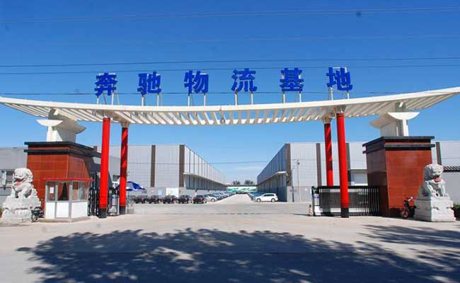 奔馳物流基地伸縮門案例 - 中出網-智能出入口與停車充電門戶