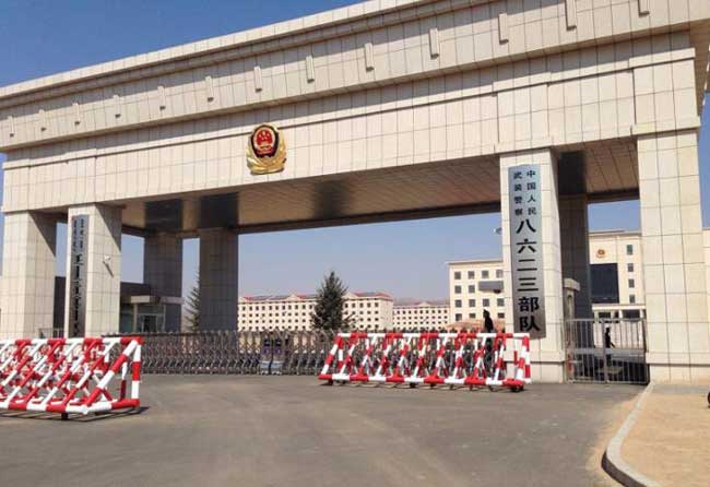 赤峰武警八六二三部隊伸縮門案例 - 中出網-智能出入口與停車充電門戶