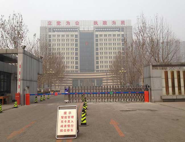 河北玉田縣人民政府伸縮門(mén)案例 - 中出網(wǎng)-智能出入口與停車(chē)充電門(mén)戶(hù)