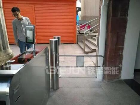 景區(qū)采用智能電子檢票管理系統(tǒng)與通道閘機