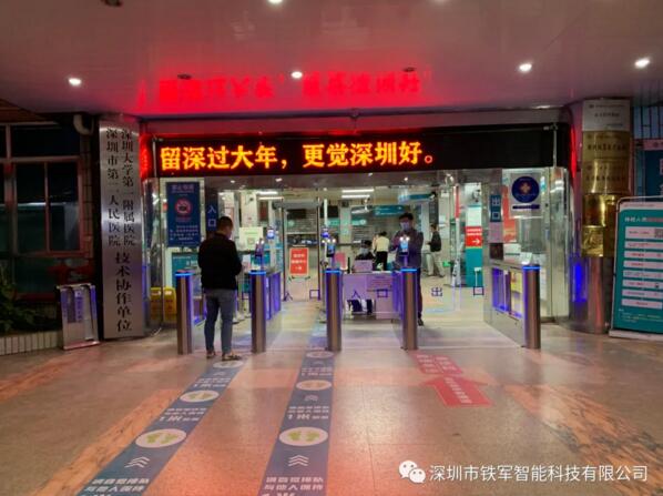 在醫(yī)療機(jī)構(gòu)場(chǎng)景中的消防通道口，可應(yīng)用擺閘