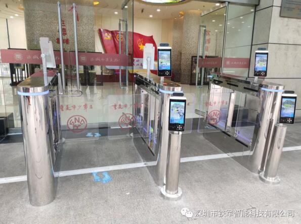 重慶市少年宮應(yīng)用鐵軍智能鏡面擺閘工程