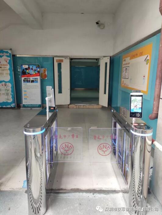 重慶市少年宮應(yīng)用鐵軍智能鏡面擺閘工程