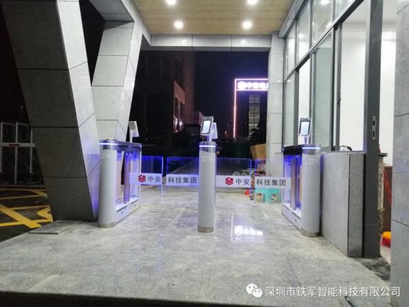 鐵軍智能人臉識別考勤擺閘