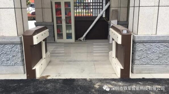 鐵軍智能設(shè)計(jì)了中式院墅專(zhuān)用烤漆擺閘