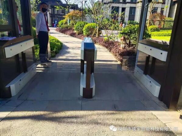 淮安院子二期應用鐵軍智能烤漆擺閘