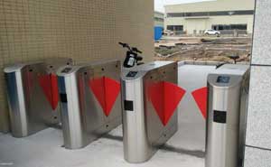 偉創(chuàng)集團(tuán)斜面圓弧翼閘案例