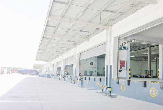 德邦物流單板滑升門案例 - 中出網(wǎng)-智能出入口與停車充電門戶