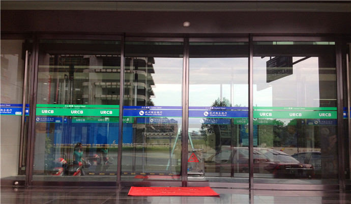 黑汰金包邊感應(yīng)門