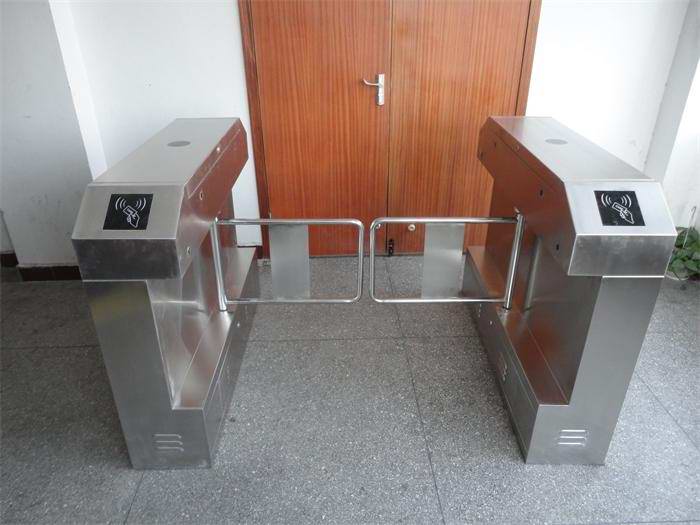 鐵路黃臺(tái)貨場通道閘案例 - 中出網(wǎng)-智能出入口與停車充電門戶