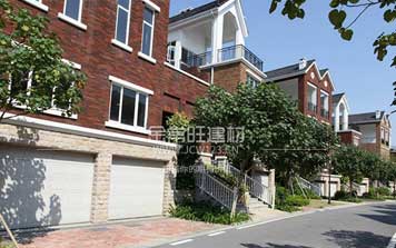 車庫(kù)門(mén)