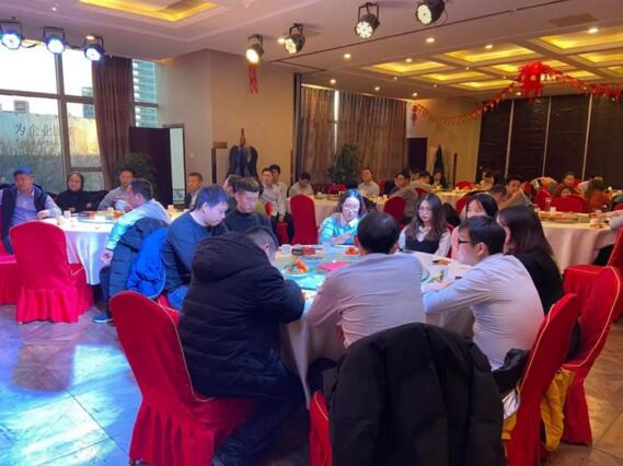 推杯換盞，享受饕餮盛宴