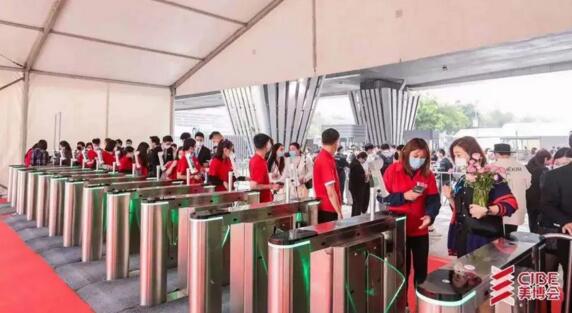 “雙子星”鎮(zhèn)守，刷臉逛展“快準(zhǔn)美”