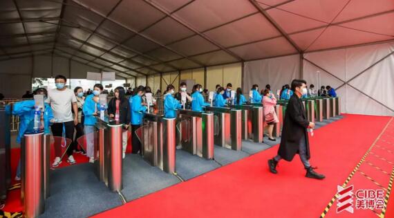 “雙子星”鎮(zhèn)守，刷臉逛展“快準(zhǔn)美”