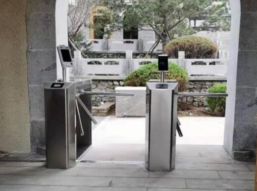 熵基科技協(xié)助百年古剎明性寺推行“亮國(guó)康碼+測(cè)溫”通行