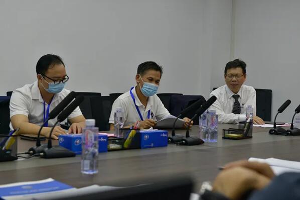 廣東高壘智能科技有限公司楊文泉董事長(zhǎng)在本次會(huì)議發(fā)言（左一）