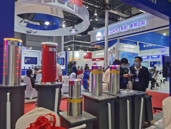 展會(huì)中新老客戶(hù)深入了解高壘品牌