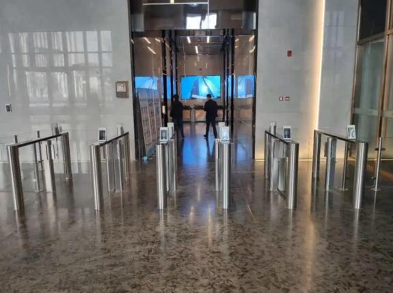 令令開門智能門禁系統(tǒng)、訪客系統(tǒng)、智慧乘梯系統(tǒng)落地天安財險總部大樓