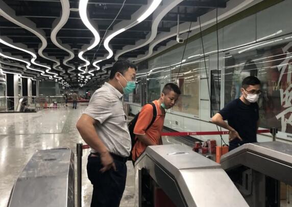 智能軌道交通業(yè)務(wù)群集成事業(yè)部總經(jīng)理張獻現(xiàn)場指導(dǎo)