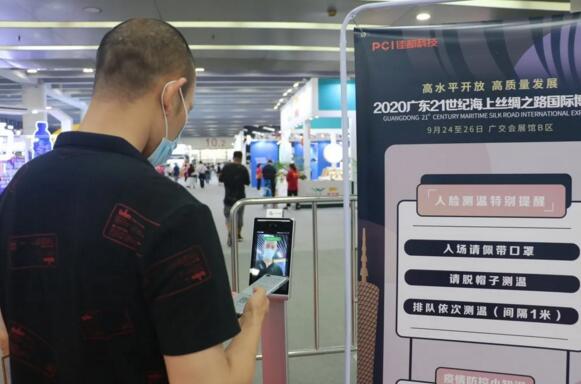 非接觸0.5秒測(cè)溫，快速入場(chǎng)