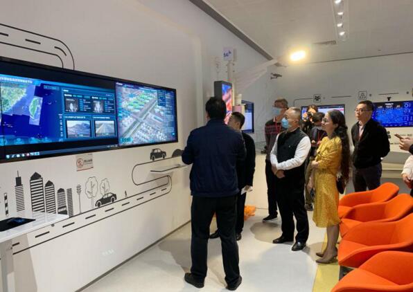 中交四航院領(lǐng)導(dǎo)一行參觀佳都科技智能科技館