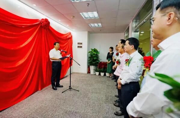 聯(lián)合會會長、廣藥集團(tuán)黨委書記、董事長李楚源致辭