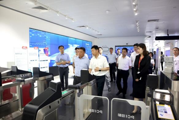 貴陽市市長(zhǎng)陳晏一行調(diào)研佳都科技集團(tuán)