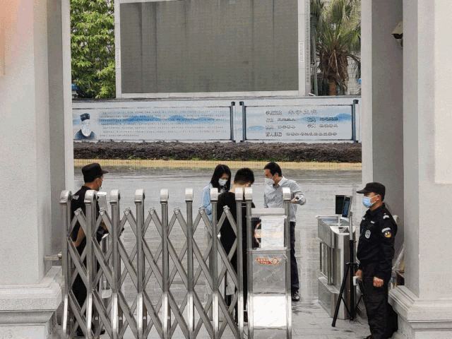 瑞為已部署了上千臺FaceTick人臉識別測溫設(shè)備在多個省市的中小學(xué)