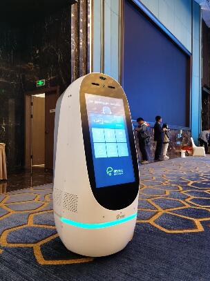 曉瑞AI服務(wù)機(jī)器人