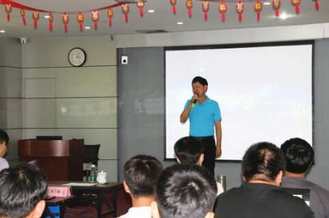 畢業(yè)典禮上，陳董講述自己的創(chuàng)業(yè)歷程