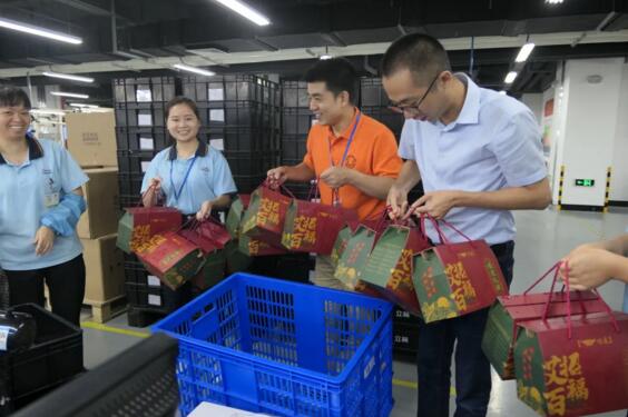 立林制造中心組織開(kāi)展送禮盒、包粽子系列活動(dòng)