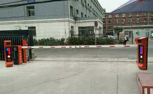 北京飛機動力能源公司車牌識別道閘案例 - 中出網(wǎng)-智能出入口與停車充電門戶