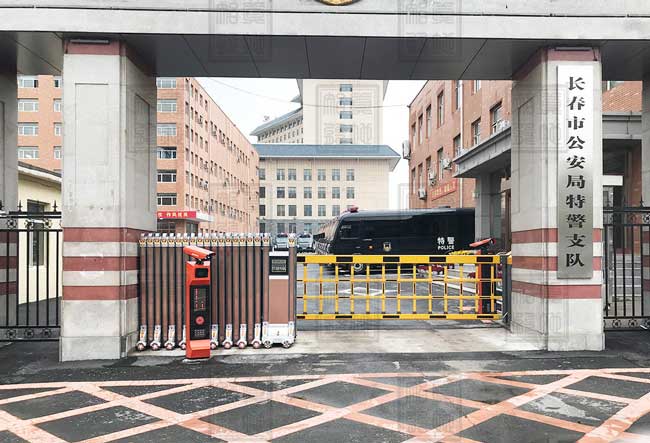 吉林長春市公安局特警支隊車牌識別系統(tǒng)案例 - 中出網(wǎng)-智能出入口與停車充電門戶