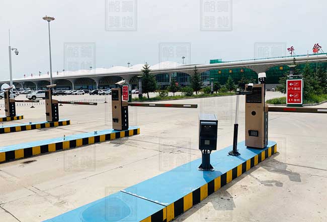 內(nèi)蒙古呼倫貝爾機(jī)場車牌識(shí)別案例 - 中出網(wǎng)-智能出入口與停車充電門戶