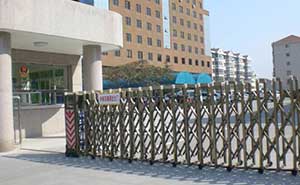 開發(fā)區(qū)建設大廈伸縮門案例