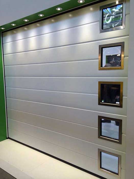 銀灰色單條紋車(chē)庫(kù)門(mén)