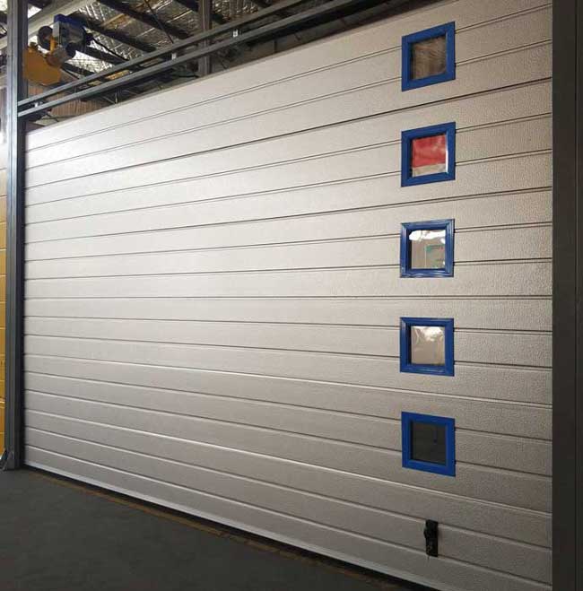 銀灰色標準提升工業(yè)滑升門