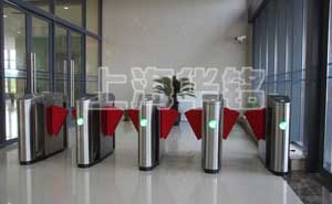 華東理工大學通道閘案例 - 中出網-智能出入口與停車充電門戶