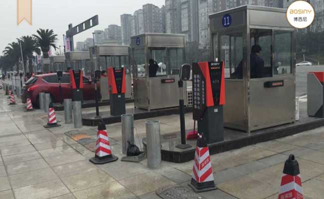 成都香港蛟龍集團(tuán)海濱城購物中心車牌識(shí)別系統(tǒng)案例 - 中出網(wǎng)-智能出入口與停車充電門戶