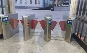 重慶富川古圣機(jī)電有限公司通道閘案例 - 中出網(wǎng)-智能出入口與停車充電門戶