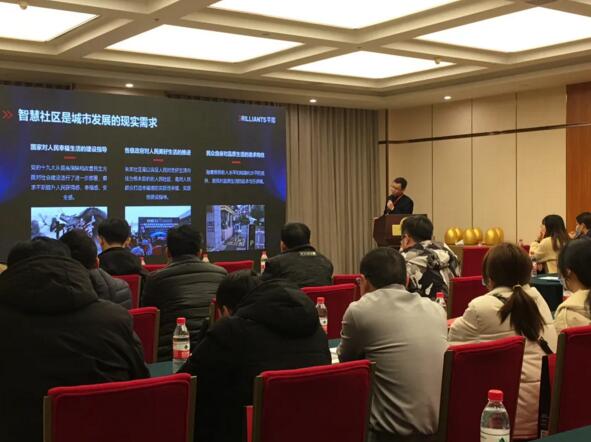 芊熠人臉門禁事業(yè)部銷售總監(jiān)龍輝為大家推介智慧社區(qū)人臉門禁解決方案