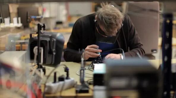 APP（應(yīng)用程序）開發(fā)團(tuán)隊(duì)、硬件專家和云技術(shù)工程師